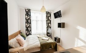 Elegant Very Berry Studios In Poznan Center By Noclegi Renters